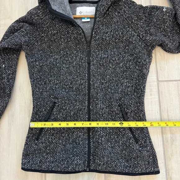Columbia  fleece jacket , Size Small , black&white, outdoor , hiking - Picture 12 of 12